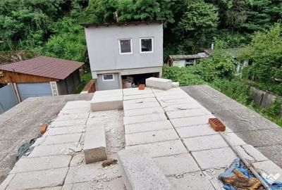 Casă cu 5 camere cu Teren 155 Mp în Muncitoresc