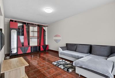 Apartament cu 3 camere semidecomandat, mobilat în Aurel Vlaicu