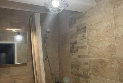 Garsonieră decomandată în Titan