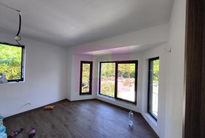Casă cu 5 camere cu Teren 120 Mp în Berceni
