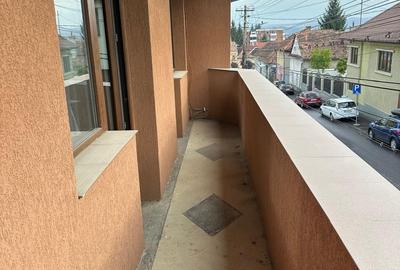 Casă cu 5 camere cu Teren 163 Mp în Central