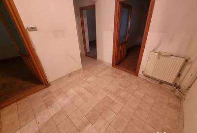 Apartament cu 3 camere decomandat în Ștefan cel Mare