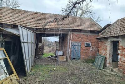 Casă cu 4 camere cu Teren 1000 Mp în Central
