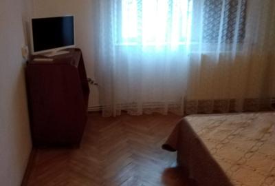 Apartament cu 2 camere decomandat în Micro 3 - 4