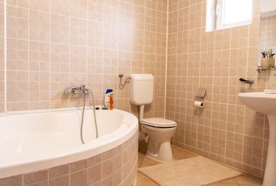 Apartament cu 3 camere în Central - 11