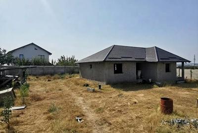 Casă cu 8 camere cu Teren 818 Mp în Cârcea