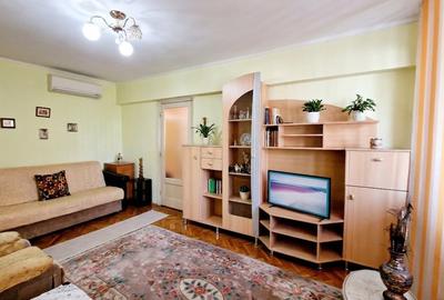 Apartament cu 2 camere semidecomandat, mobilat în P-ța Muncii