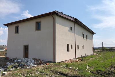 Casă cu 4 camere în Central - 2