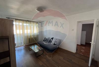 Apartament cu 2 camere semidecomandat, mobilat în Central
