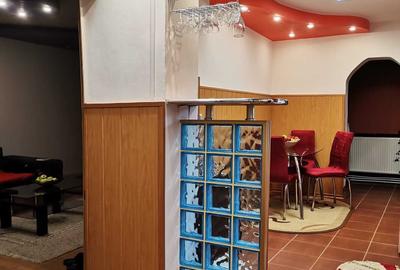 Apartament cu 3 camere decomandat în Central - 1