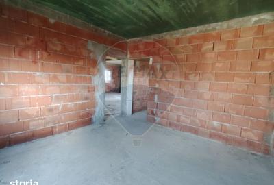 Casă cu 6 camere cu Teren 1025 Mp în Garoafa - 5