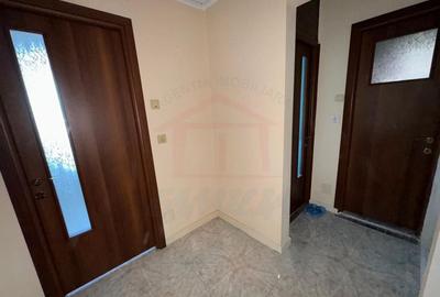 Apartament cu 2 camere decomandat în Micro 17