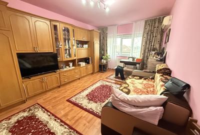 Apartament cu 3 camere decomandat, mobilat în Girocului