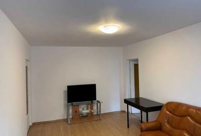Apartament cu 2 camere semidecomandat, mobilat în Panduri