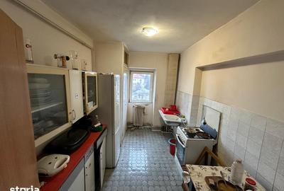 Apartament cu 3 camere decomandat în Independenței