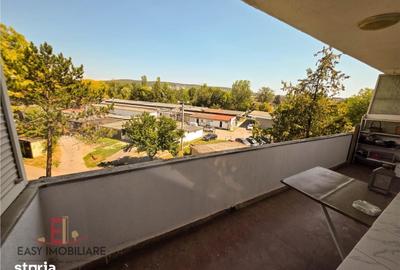 Apartament cu 3 camere decomandat în Aleea Carpați