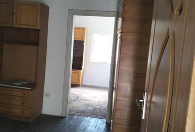 Casă cu 12 camere cu Teren 215 Mp în 13 Septembrie