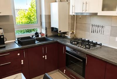 Apartament cu 2 camere decomandat în Tractorul