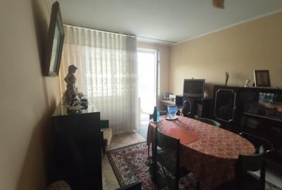 Apartament cu 2 camere semidecomandat, mobilat în Central