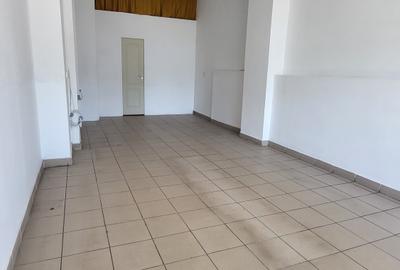 Spațiu comercial, de 40 mp, în Central - 4