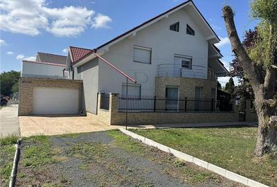 Casă individuală cu 4 camere cu Canalizare în Moșnița Nouă