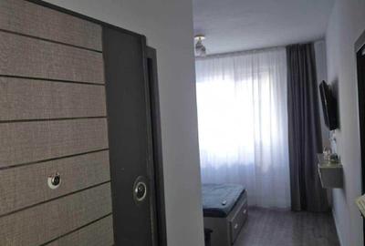Garsonieră decomandată în Roșu