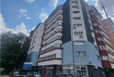 Apartament cu 3 camere decomandat în 1 Mai