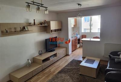 Apartament cu 3 camere semidecomandat, mobilat în Cetate