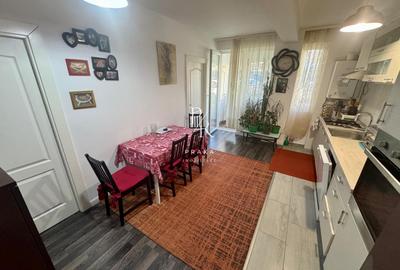 Apartament cu 3 camere semidecomandat, mobilat în Florești