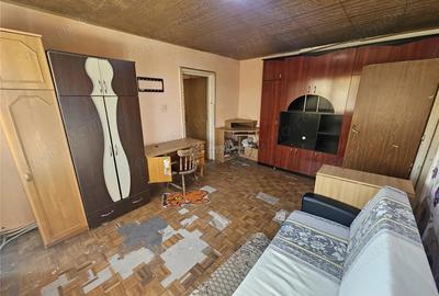 Apartament cu 2 camere semidecomandat, mobilat în Micro I - 1