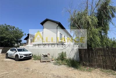 Duplex cu 5 camere decomandat cu Canalizare în Central