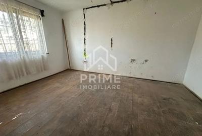 Casă cu 3 camere cu Canalizare în Central - 1