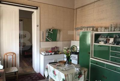 Apartament cu 3 camere semidecomandat în Central