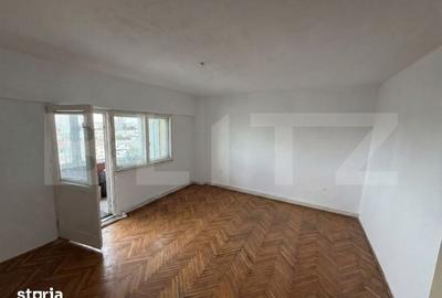 Apartament cu 4 camere decomandat în Micro 16