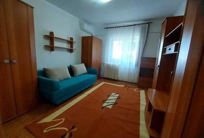 Garsonieră decomandată în Cantacuzino
