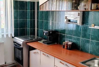 Apartament cu 3 camere decomandat în Răcădău