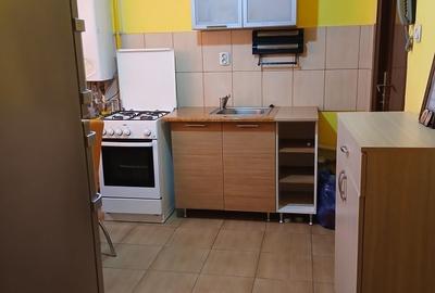 Apartament cu 2 camere decomandat în Girocului