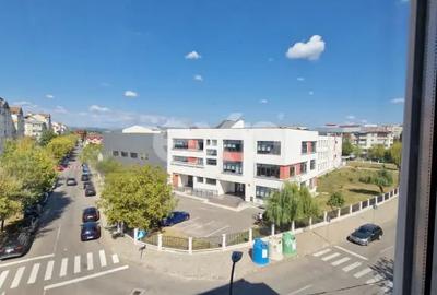 Apartament cu 3 camere decomandat în Micro 3