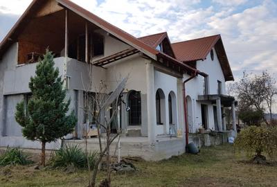 Casă individuală cu 5 camere cu Canalizare în Merișani - 1