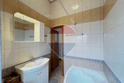 Apartament cu 3 camere semidecomandat în Primăverii