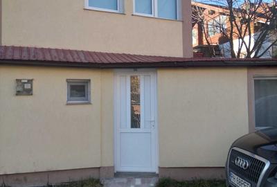 Casă cu 4 camere în Poiana - 1