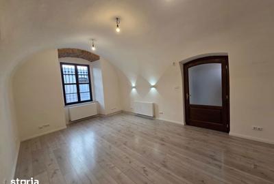 Spațiu comercial, de 74 mp, în Central - 12