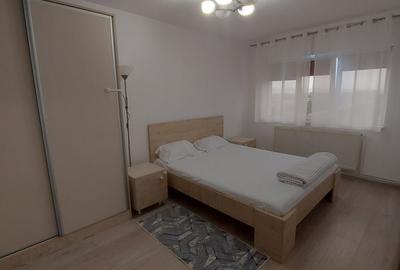 Apartament cu 3 camere decomandat în Micro 4 - 9