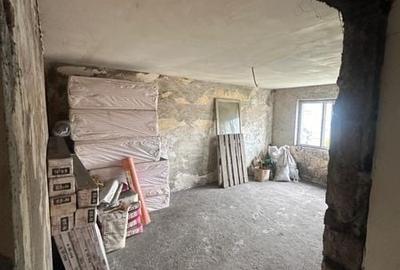 Apartament cu 3 camere decomandat în Mătăsari