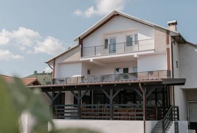 Casă cu 16 camere cu Piscina în Nord-Est