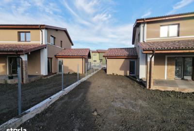 Casă cu 6 camere cu Teren 589 Mp în Săcălaz - 1