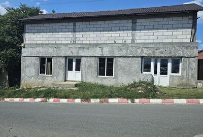Casă cu 3 camere cu Teren 300 Mp în Lunca - 2