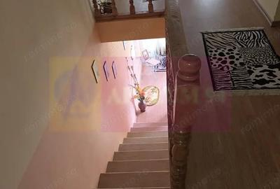 Casă cu 3 camere cu Teren 340 Mp în Poiana - 10
