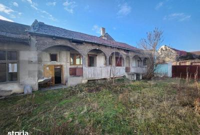 Casă cu 3 camere cu Teren 1707 Mp în Central