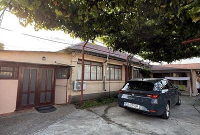 Casă cu 4 camere în Vânători
